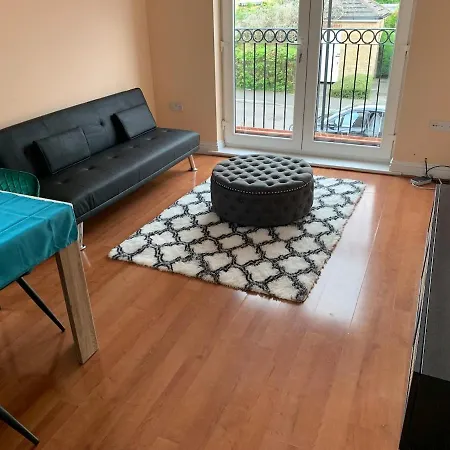 2 Bed 2 Bath Right Next To Park Located For Access To West End And Gtw Apartment